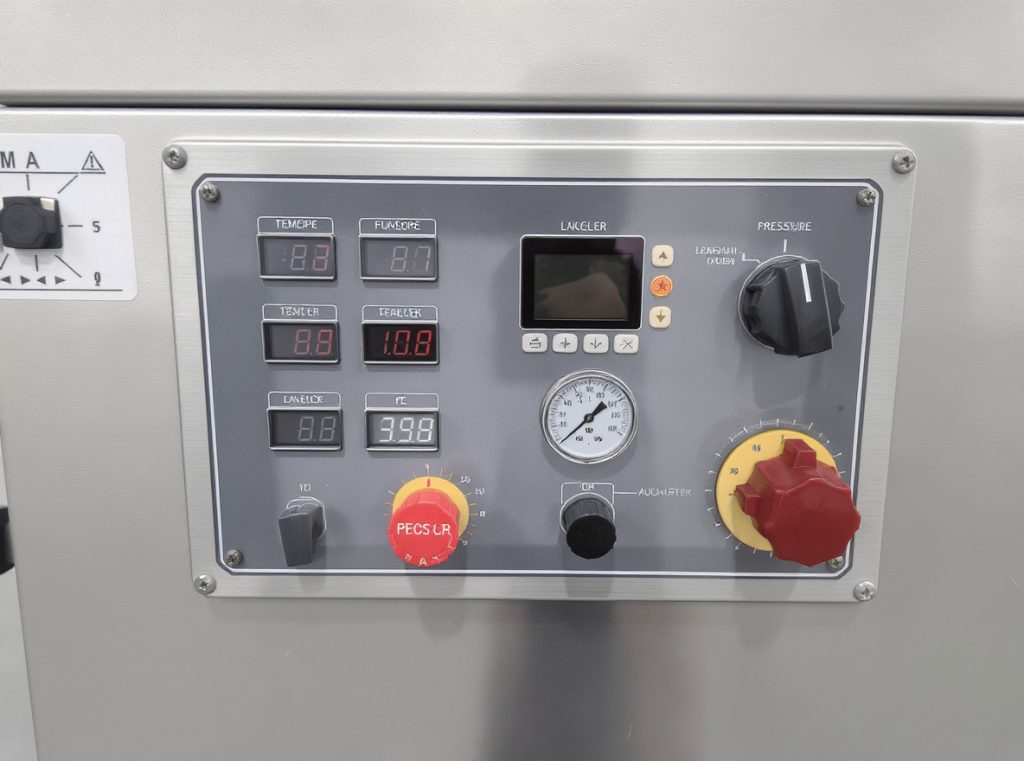 Heat sealing machine control panel showing temperature, pressure, and timing parameter controls